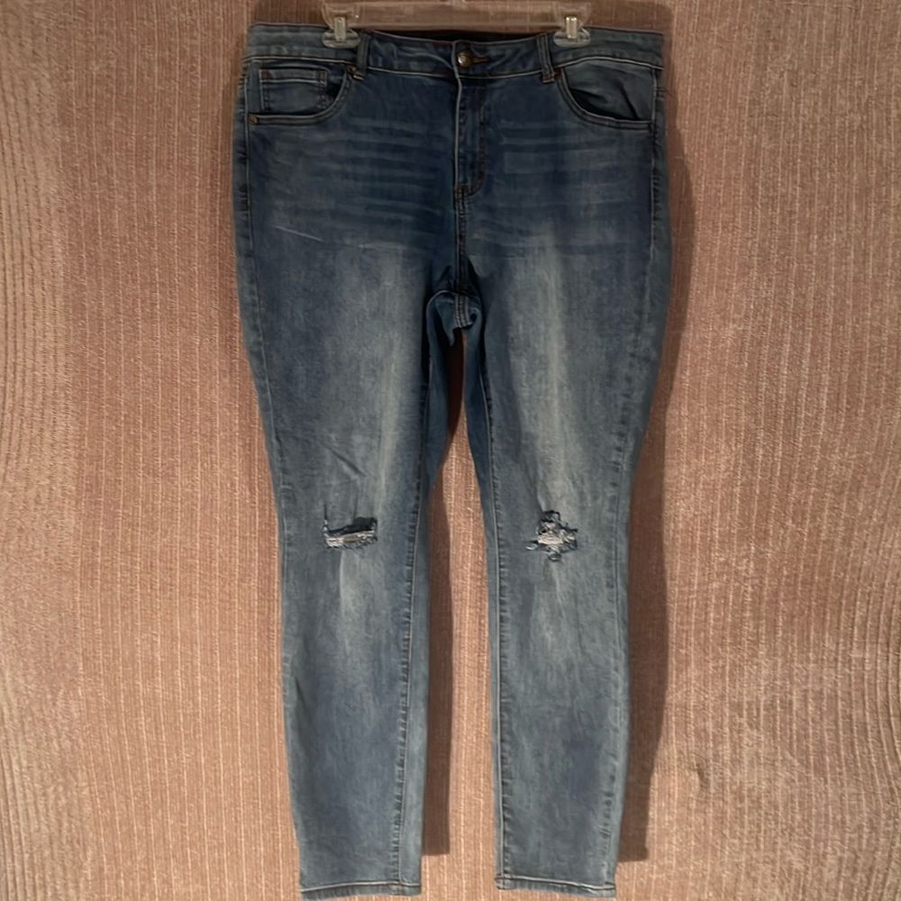 Fashion to figure skinny jeans